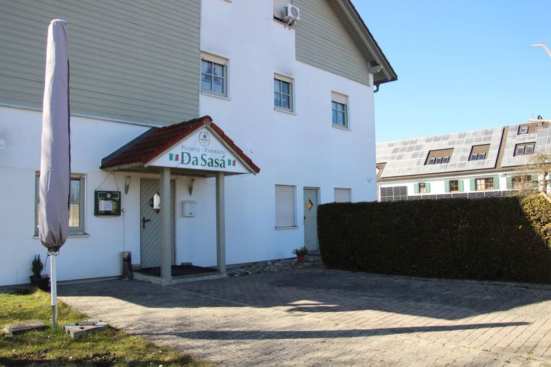 Vielseitige Erdgeschoss-Einheit mit exklusivem Gartenanteil und flexiblen Nutzungsmöglichkeiten